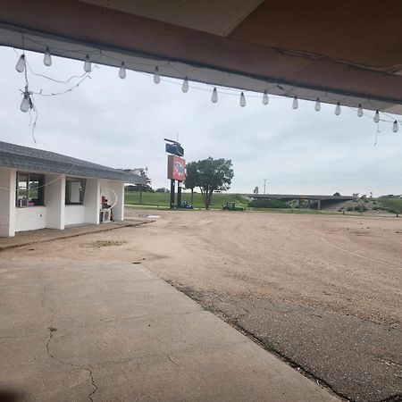 1St Inn By Oyo Quinter Hwy 70 Ks المظهر الخارجي الصورة