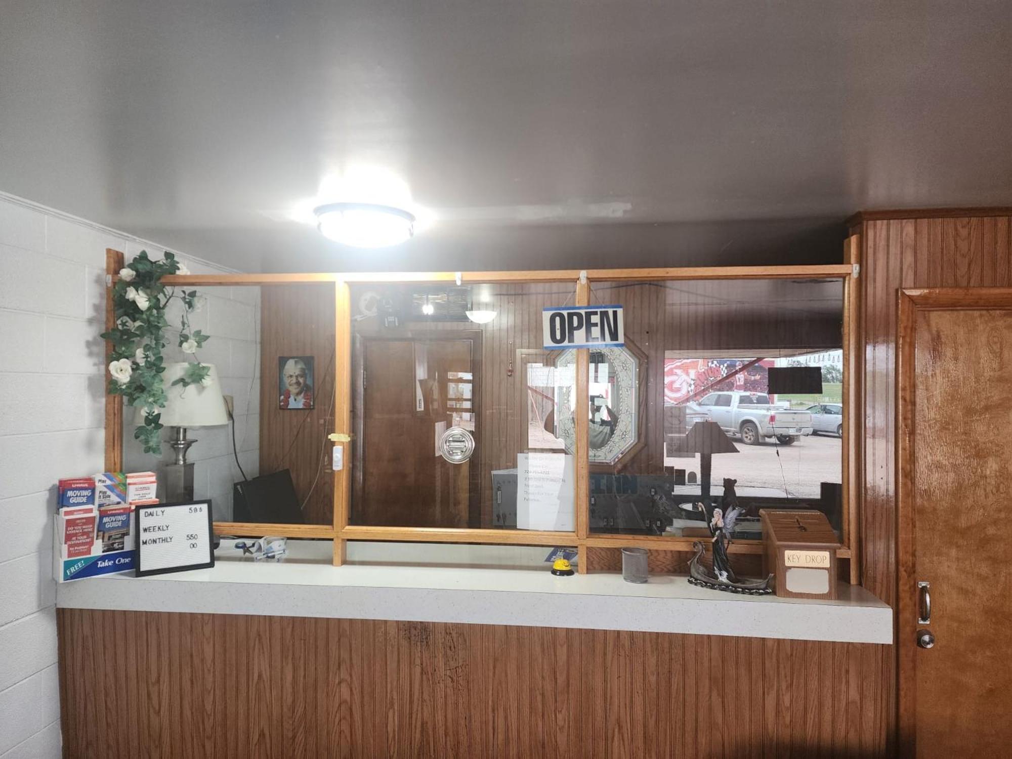 1St Inn By Oyo Quinter Hwy 70 Ks المظهر الخارجي الصورة